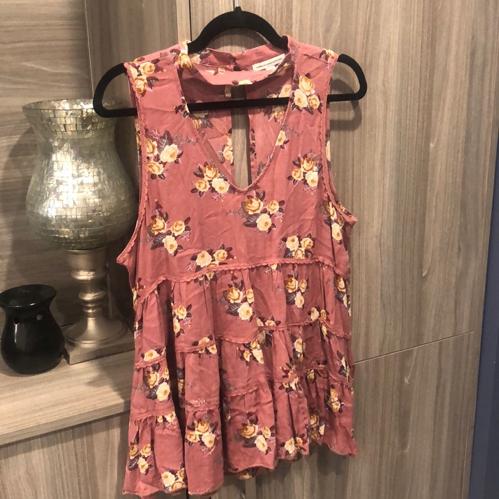 Cute Floral Flowy Top Size: L